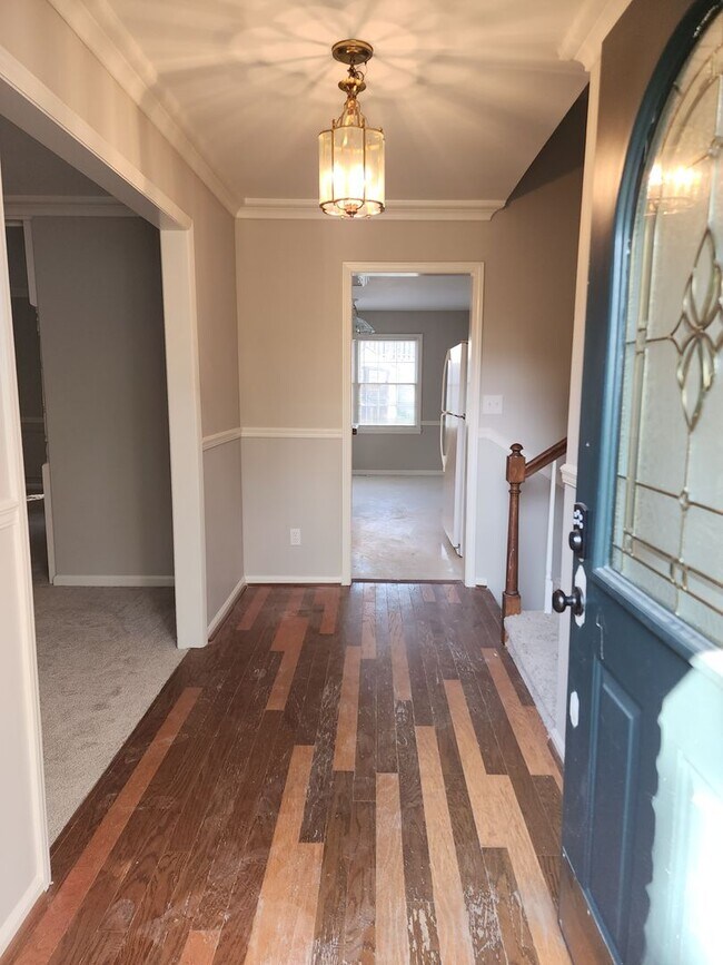 Foto del edificio - Vestavia Living: 4 Bed, 2.5 Bath Rental on Catala Rd