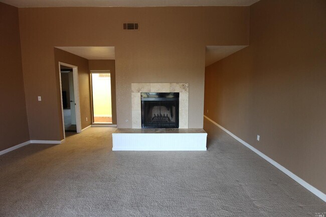Building Photo - 720 Yellowstone Dr