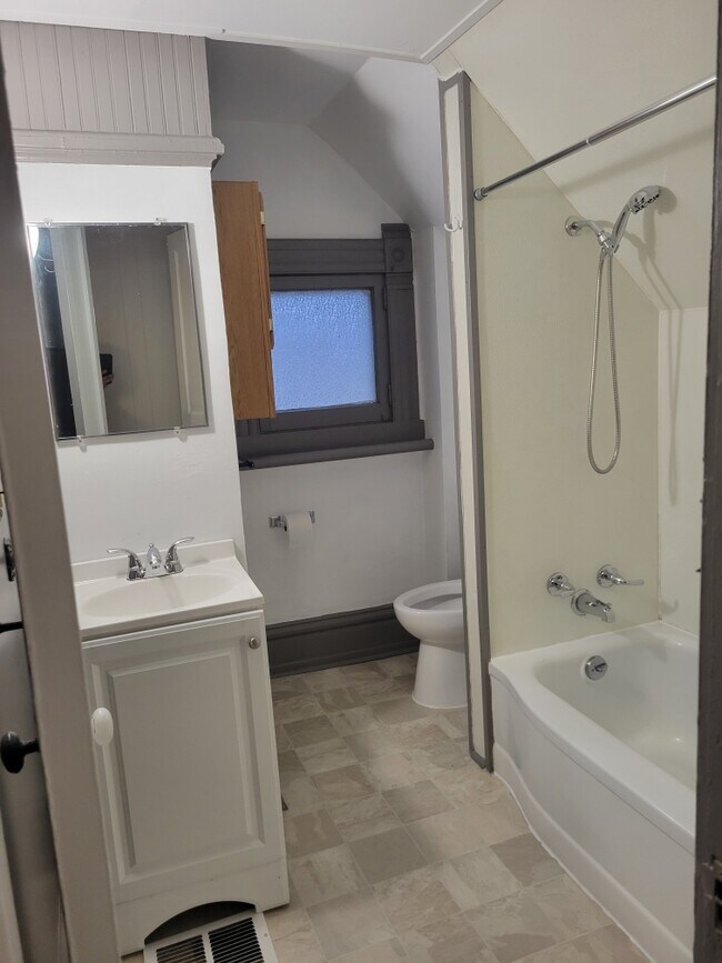 Baño - 1103 Harlem Blvd