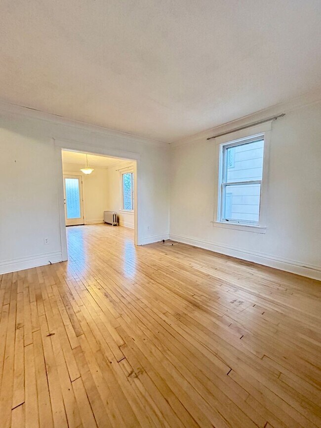 Foto del edificio - AVAILABLE December! - 3 Bed 1 Bath Home - With Fenced In Yard!