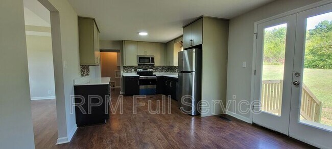Building Photo - 5137 Old Rome Pike