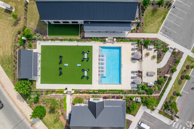 Gran piscina estilo resort - Birdsong Leon Springs