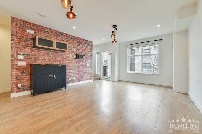 Photo du bâtiment - Executive Style, Smart Home Integrated 3 Bed + Flex (optional 4th bed), 3 Bath Townhome for Rent ...