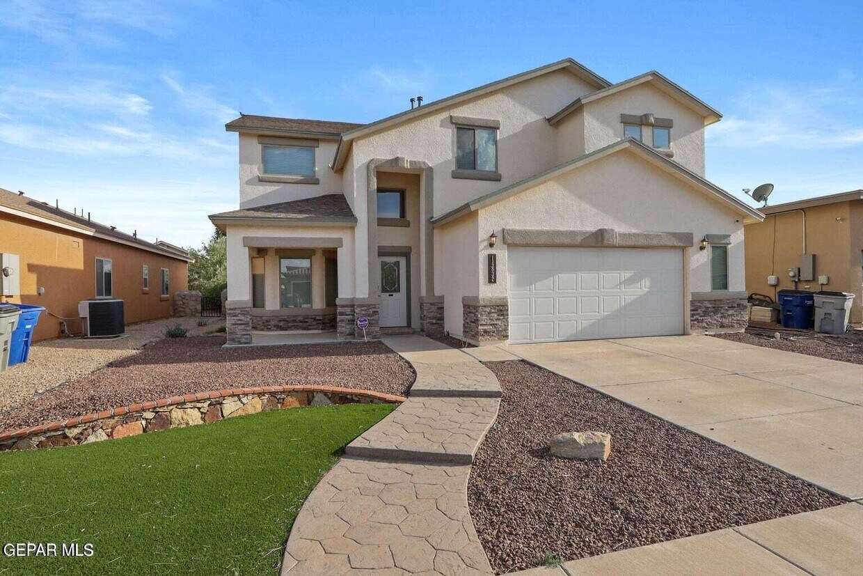 Foto principal - 14832 Bert Cameron Ave