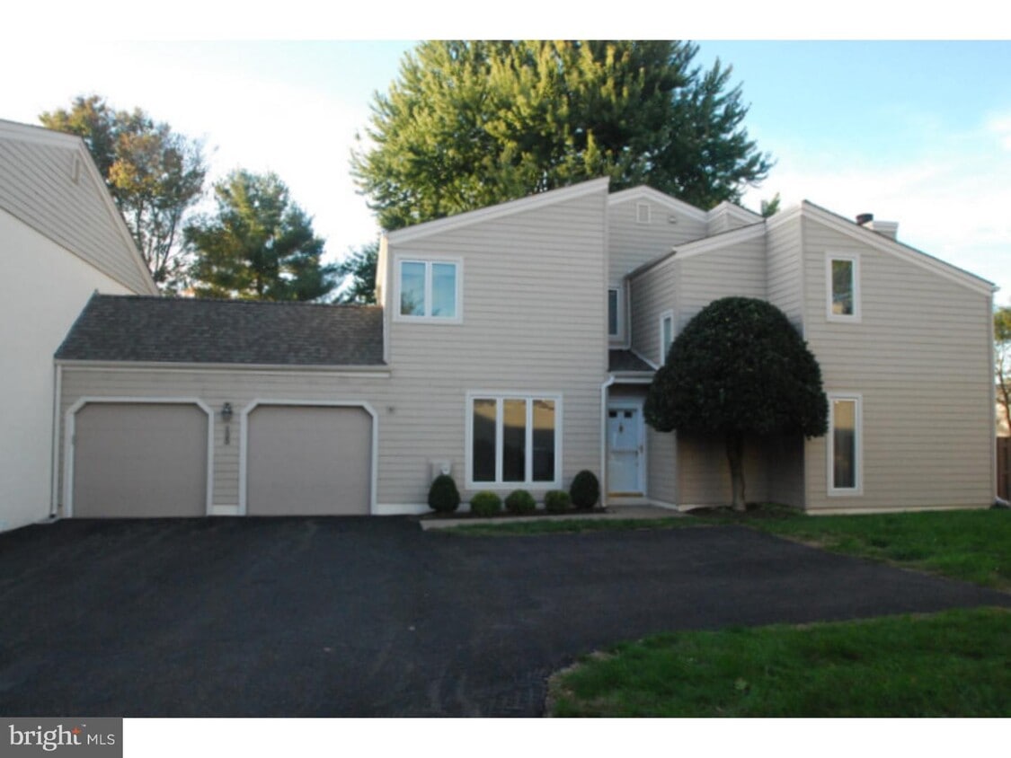 Foto principal - 125 Westbury Ct