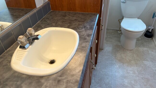 Foto del edificio - 2390 Poole Way