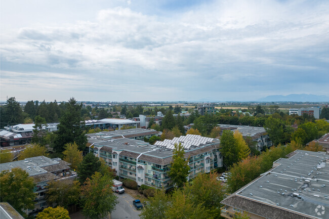 Building Photo - Beachwood