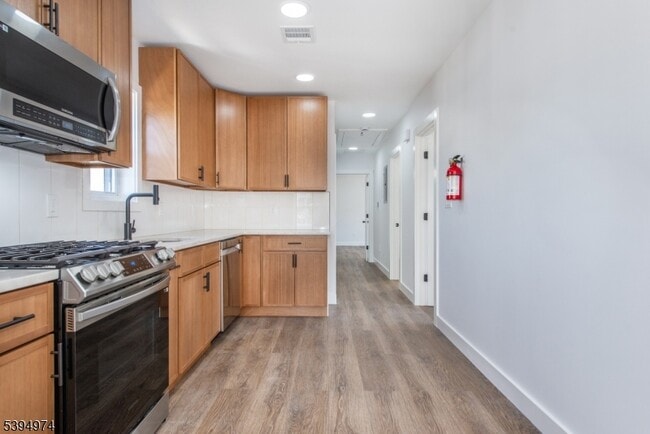 Foto del edificio - 210 Ellis Ave