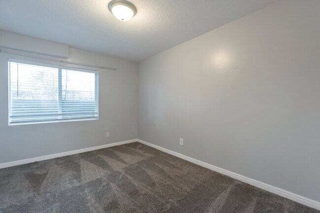 Building Photo - 5188 Brittany Ct