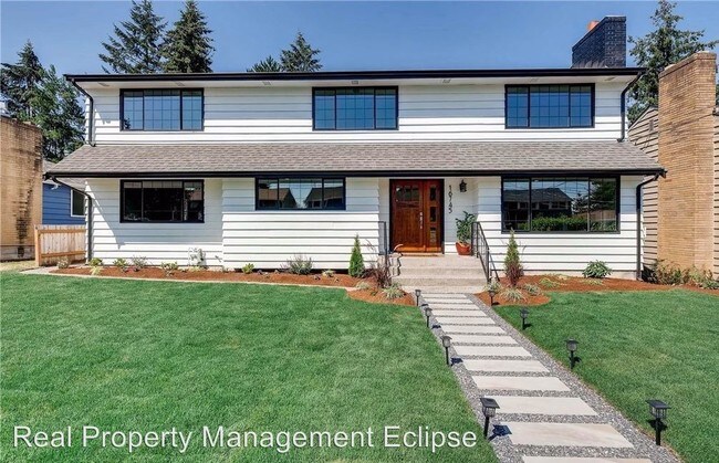 Foto del edificio - 5 br, 4 bath House - 16745 Burke Ave N.