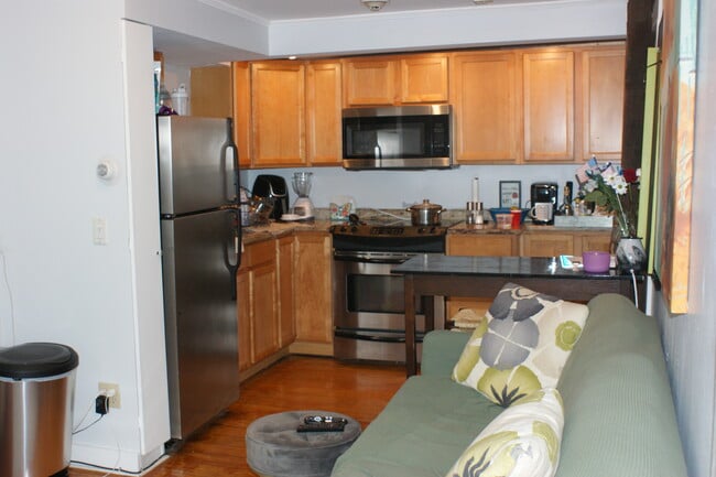 Building Photo - 38 Pelham St