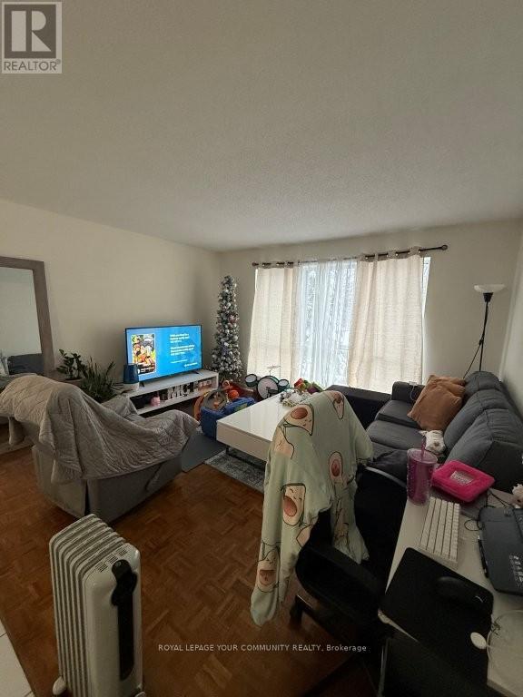 Photo du bâtiment - 72 Lake Ave