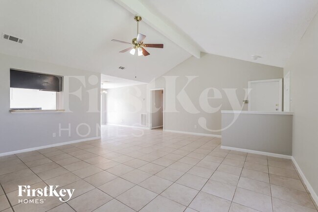 Foto del edificio - 13361 Lake Breeze Ln
