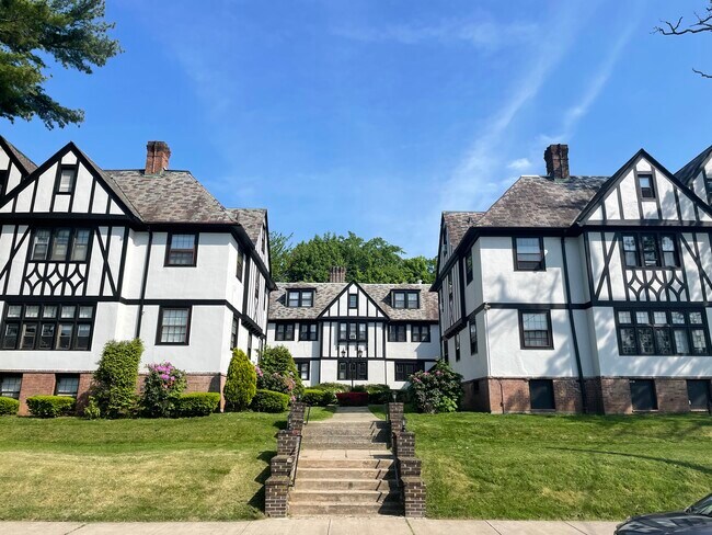 Foto del edificio - 130 Bradley Ave