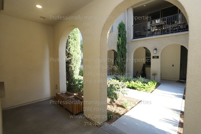 Building Photo - 535 S Motif St