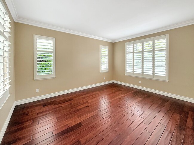 Building Photo - Beautiful 5 Bed, 4 Bath Home on Quiet Trai...