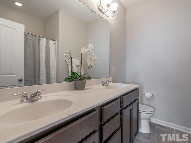 Building Photo - Room in 3 Bedroom Townhome at Wolf Cub Ct