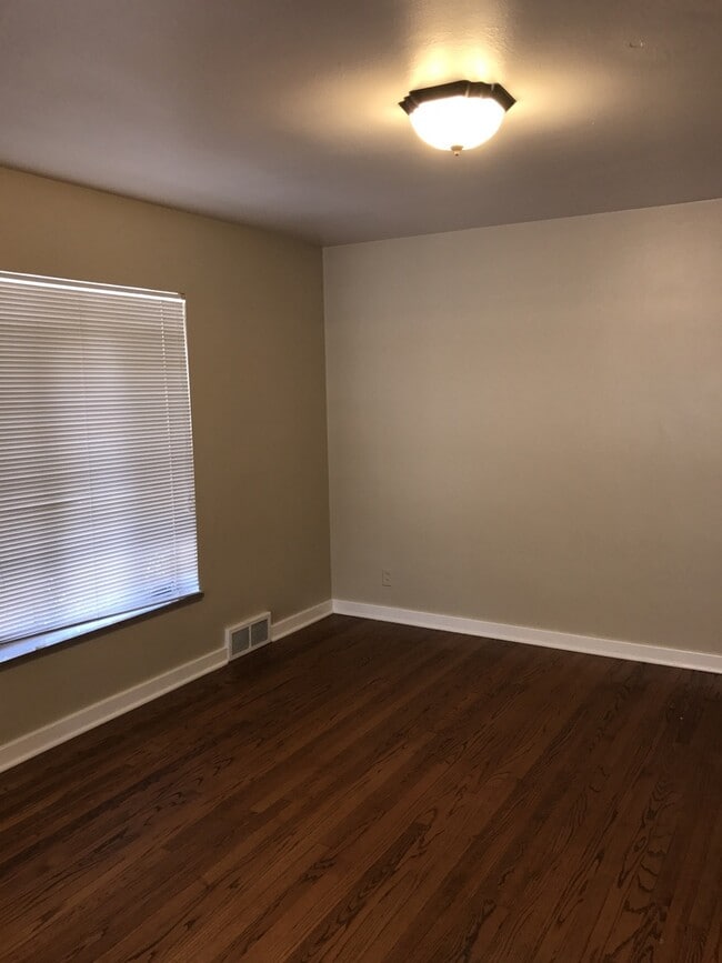 Foto del edificio - 3 bed home in historic area for rent near the Paseo district, on Hudson between NW 23rd and NW 36th.