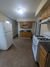 Building Photo - 130 Frank St