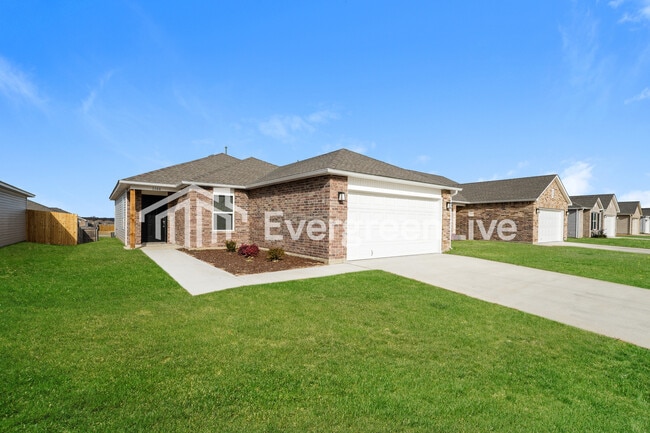 Building Photo - 1104 W Lawton Rd