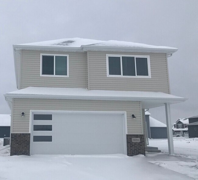 Foto del edificio - 3 Bed 3 Bath Single Family Home