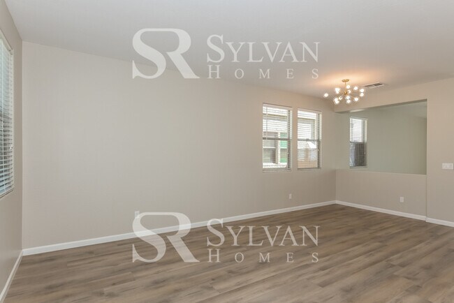 Foto del edificio - 6311 S 32nd Glen