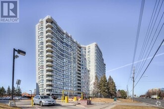 Building Photo - 7460-7460 Bathurst St