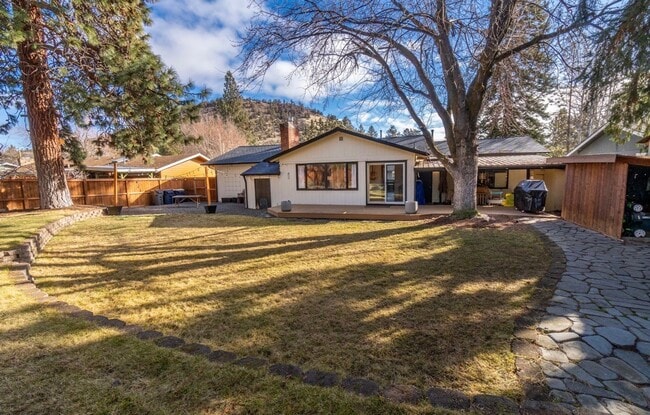 Foto del edificio - 665 NE 12th St