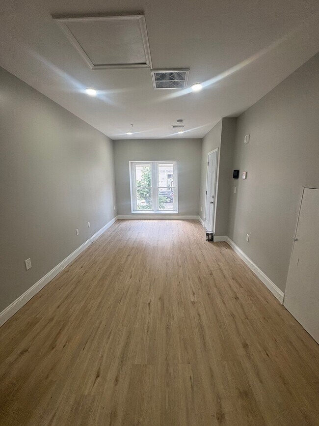 Building Photo - 2105 Maryland Ave