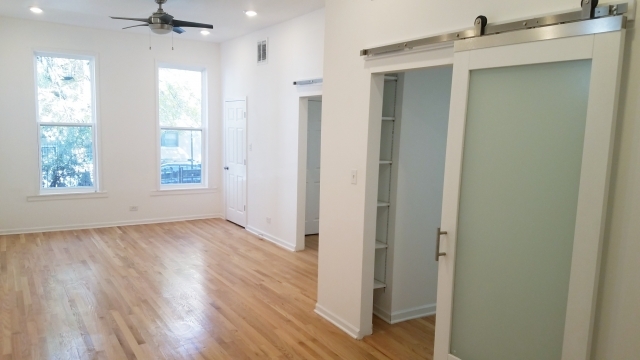 Foto del edificio - 2341 W Moffat St