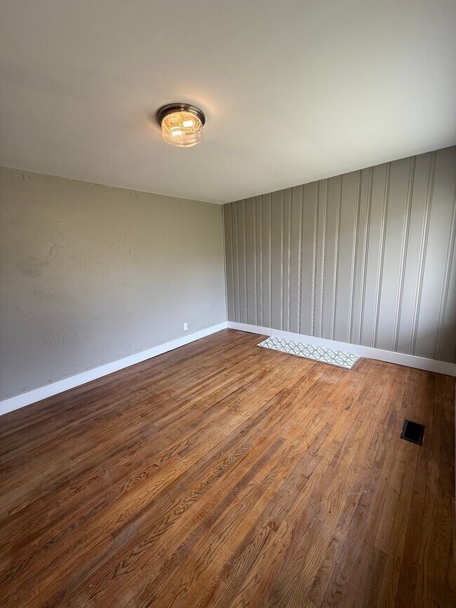 Foto del edificio - ***COMING SOON*** Charming 3 Bedroom 1 Bath home convenient to Middlebrook Pike in the West View ...