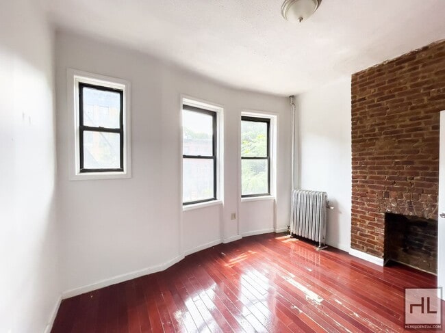 Building Photo - PROSPECT PLACE / Spacious 1-Bedroom / Grea...
