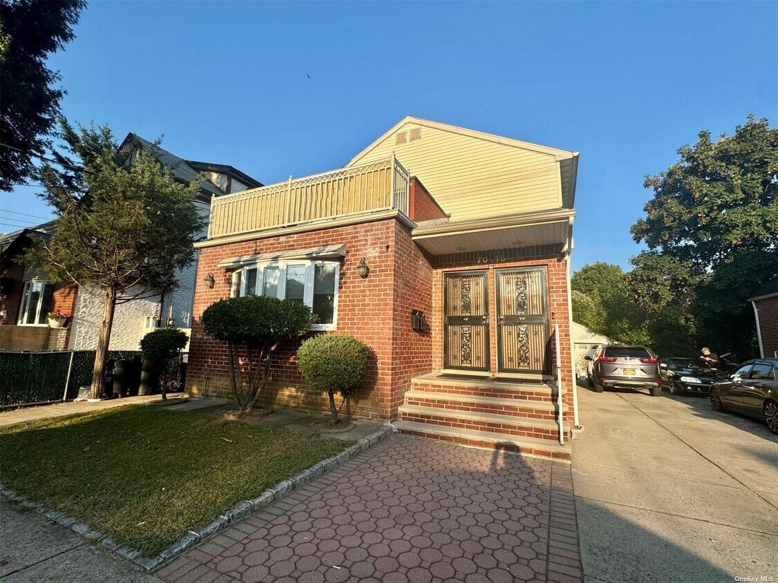 Foto principal - 70-15 165th St