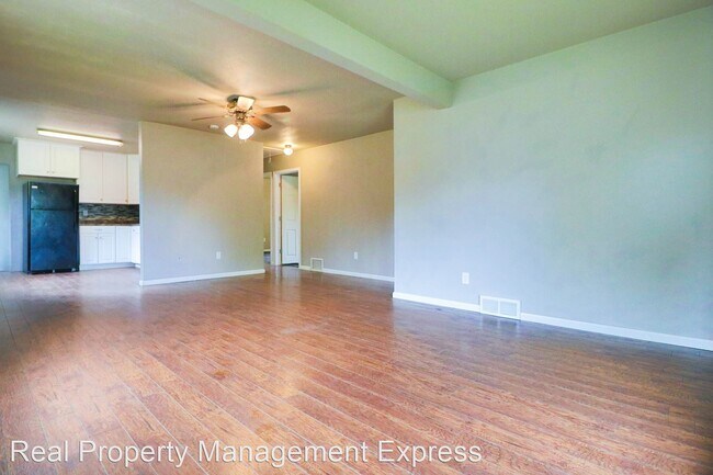 Building Photo - 3 br, 1 bath House - 2905 E 19th Street