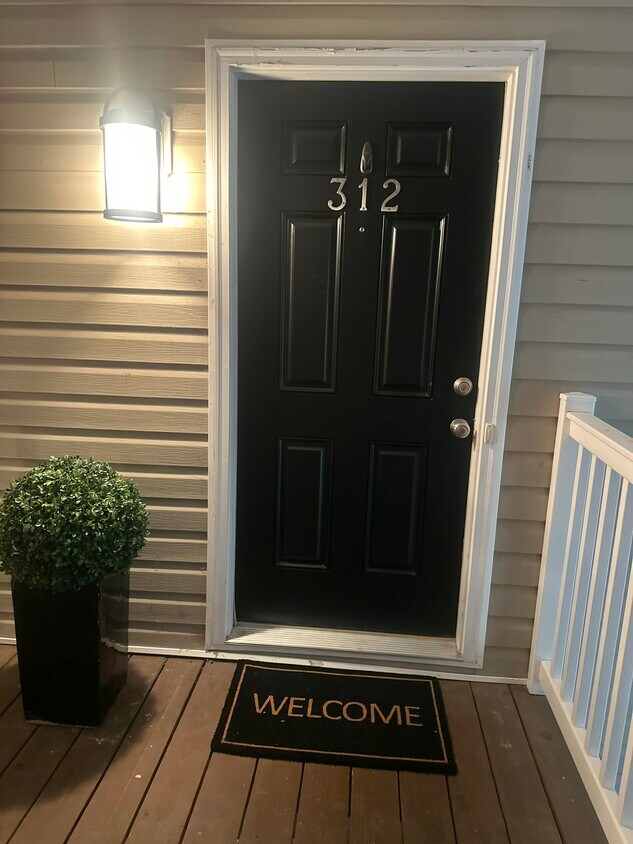 Entryway - 623 Wyndhurst Dr