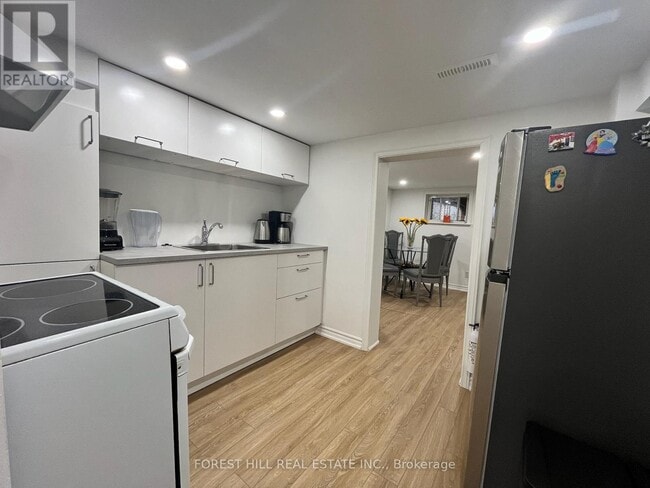 Building Photo - 960 Briar Hill Ave