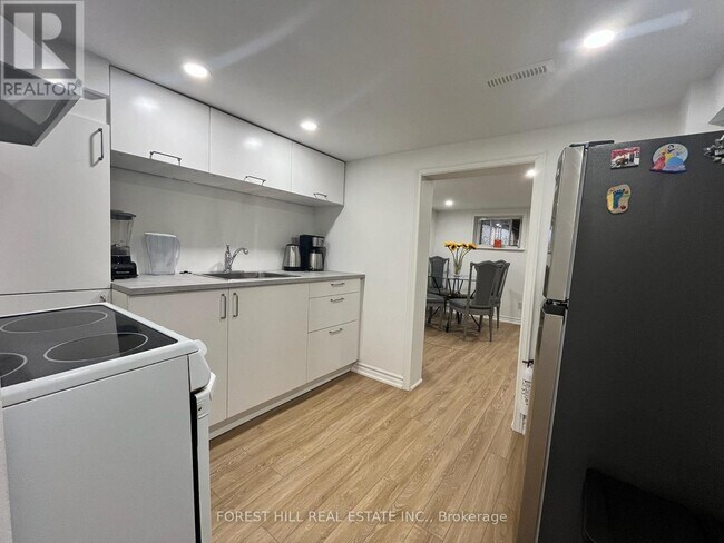 Photo du bâtiment - 960 Briar Hill Ave