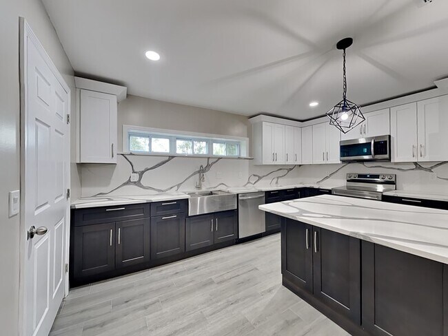 Building Photo - 2820 Abington Ave