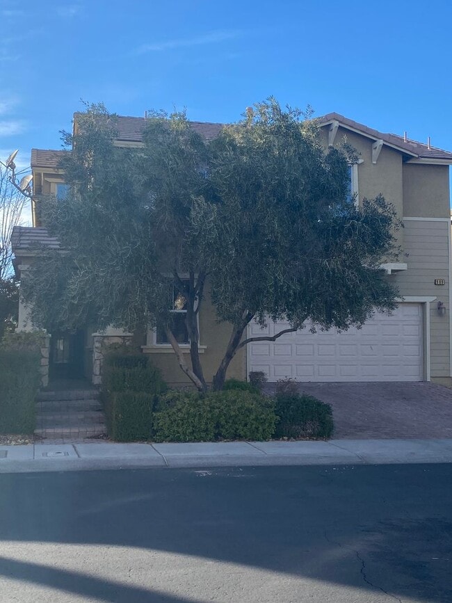 Building Photo - Fabulous Former Model Home!