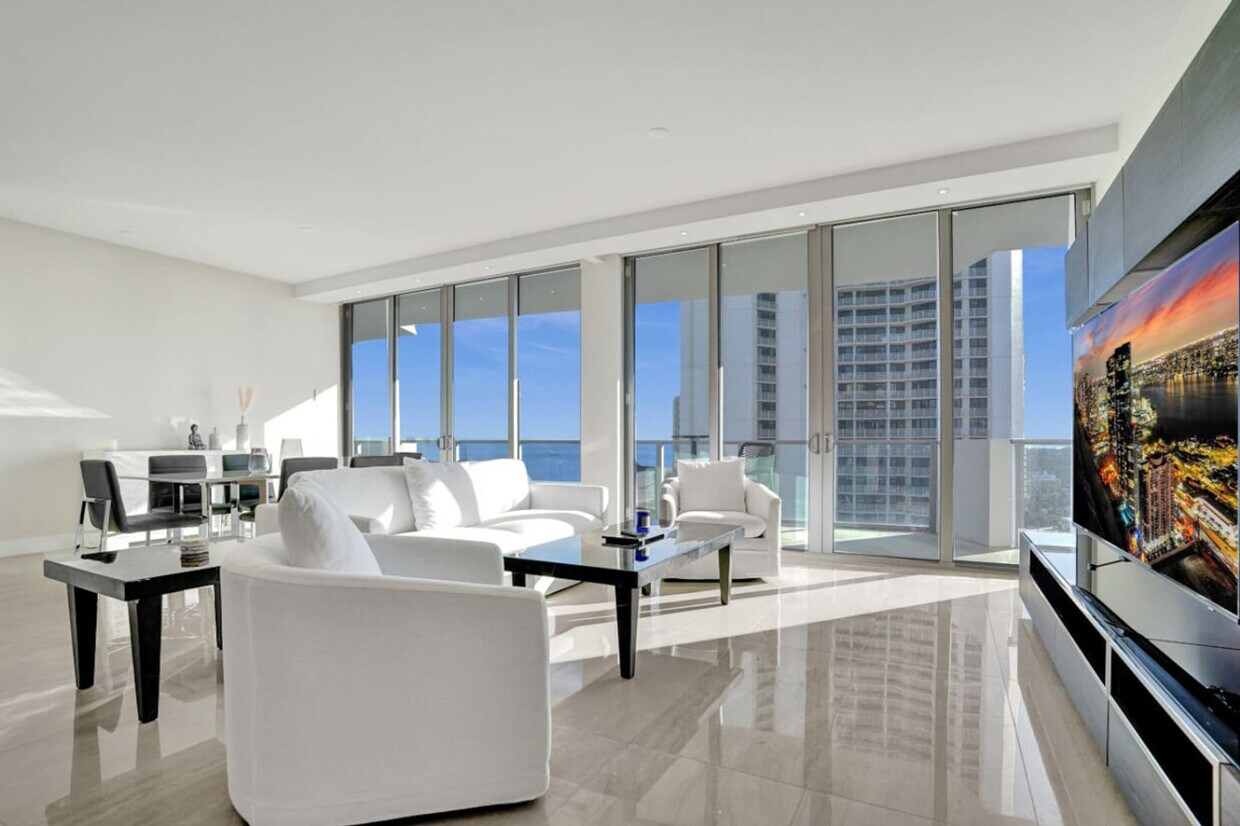 Primary Photo - 3100 N Ocean Dr