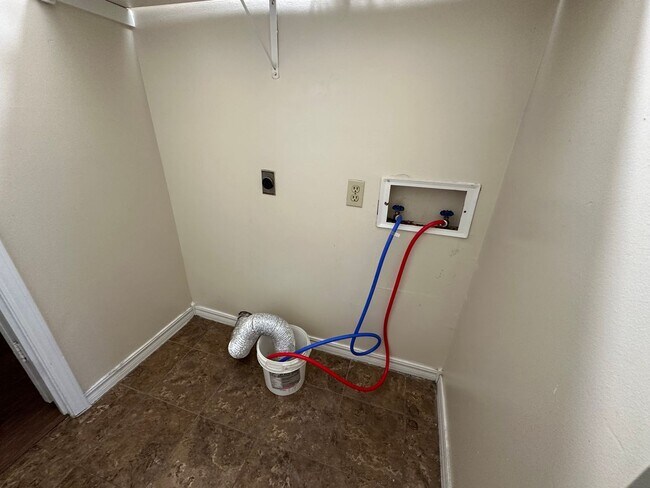 Foto del edificio - 410 N Joplin, Apt 1-4