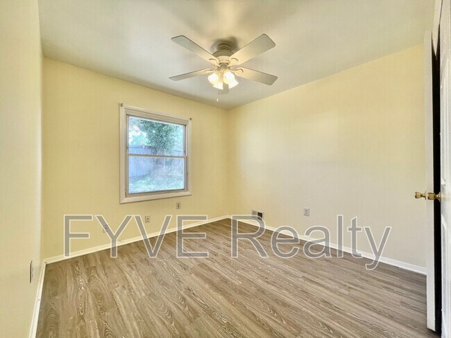 Foto del edificio - 649 Chapelview Dr