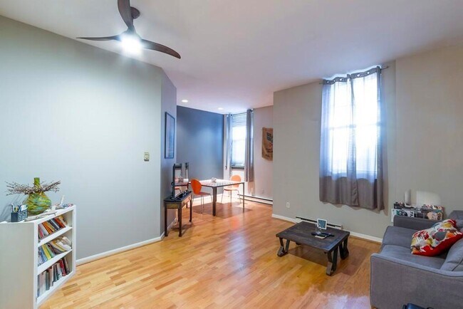 Building Photo - 350 W 4th St