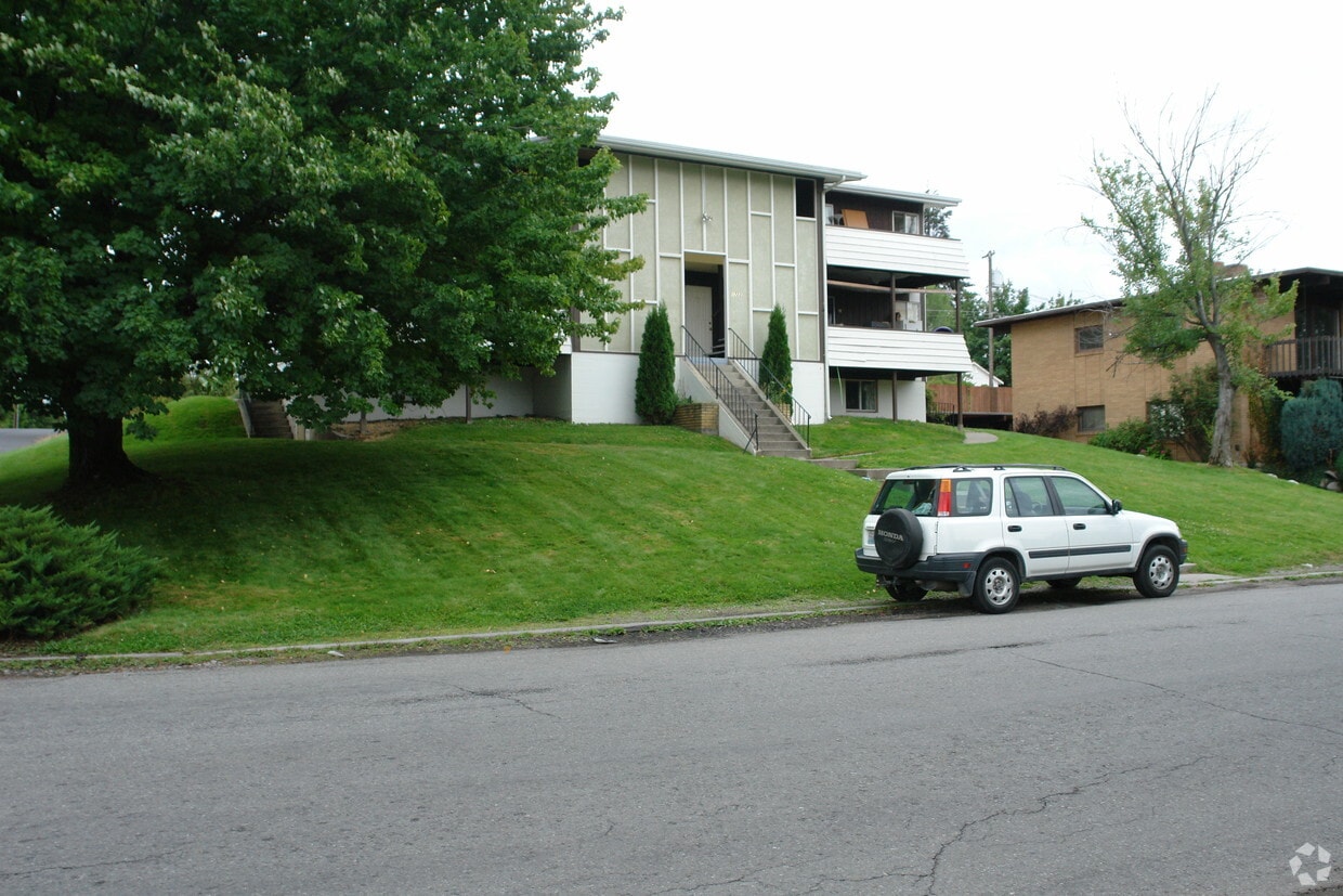 Building Photo - 1722 E South Riverton Ave
