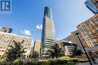 Building Photo - 386 Yonge St