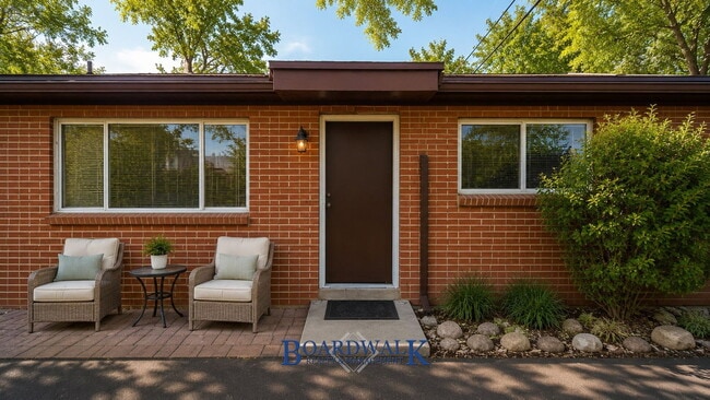 Building Photo - 253 E Crestone Ave