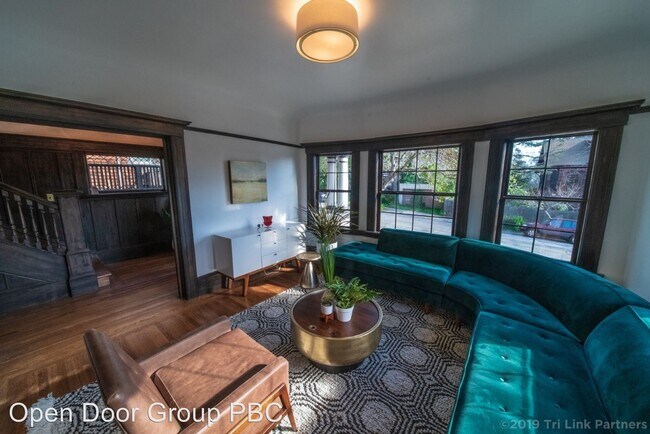 Building Photo - 2213-2215 Rose St