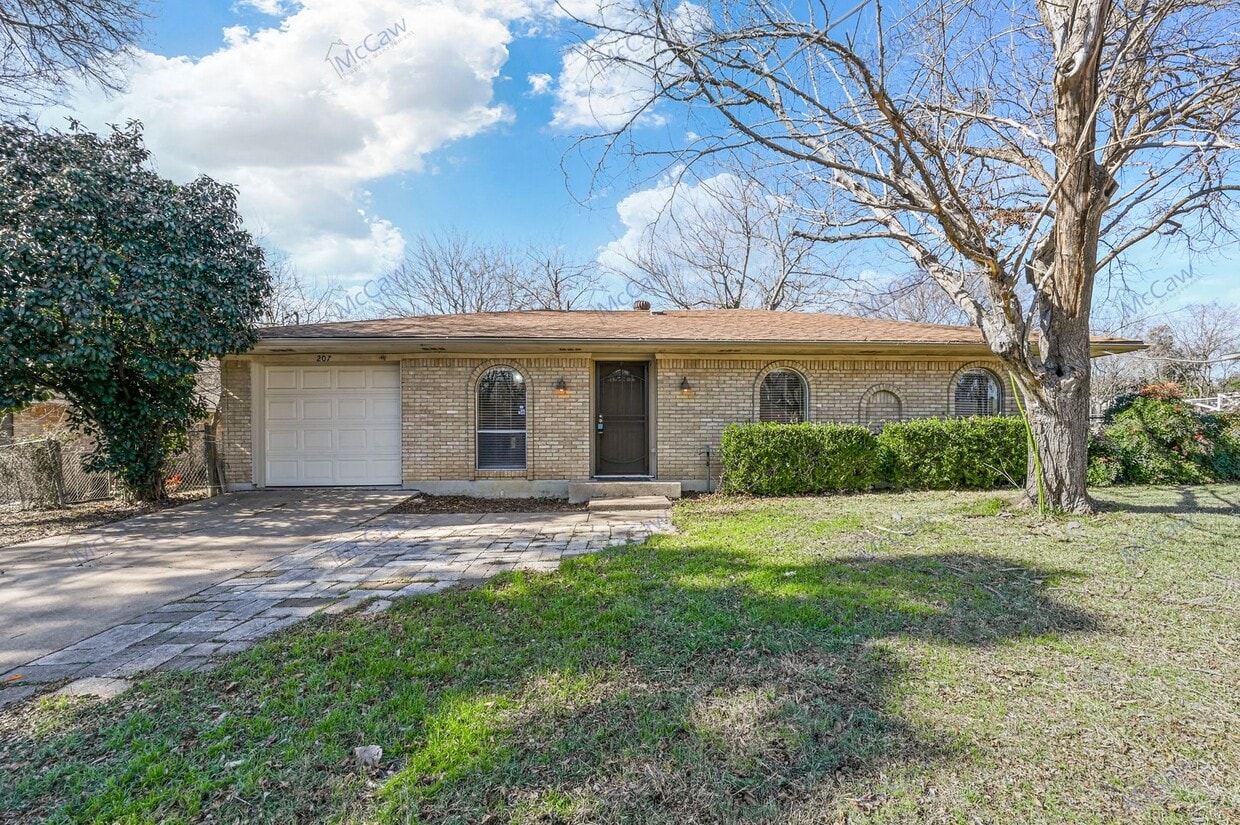 Foto principal - Spacious West DeSoto 3 bed/2 bath