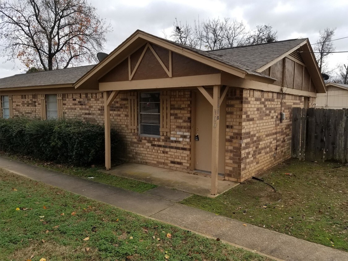 700 E 35th St, Texarkana, AR 71854 Room for Rent in Texarkana, AR