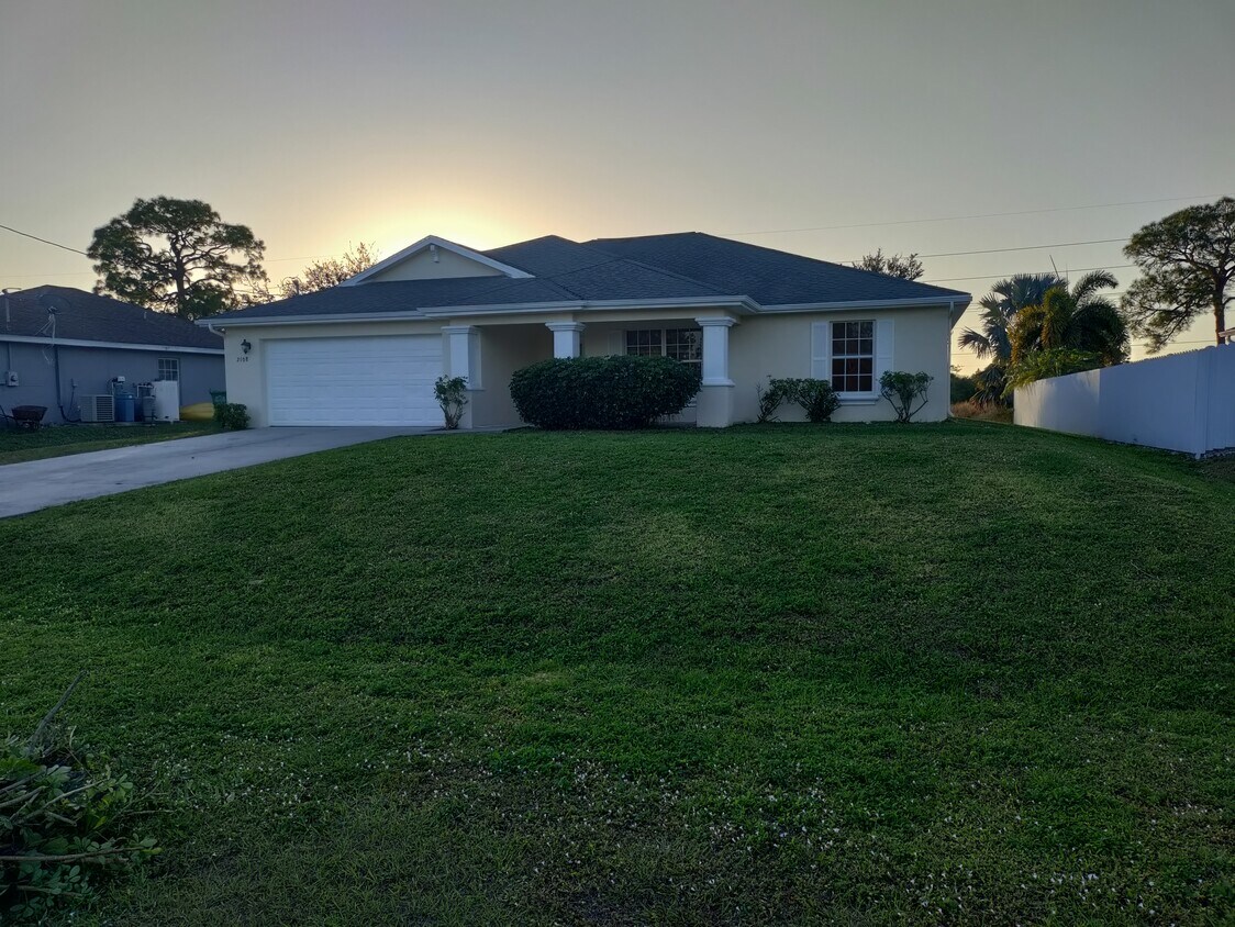 Foto principal - 2108 24th NW Ave